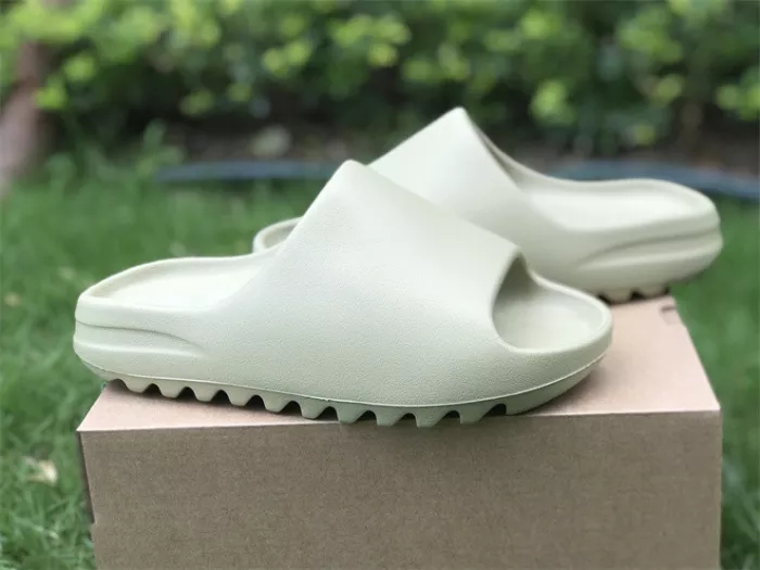 Yeezy Slides Resin FZ5904