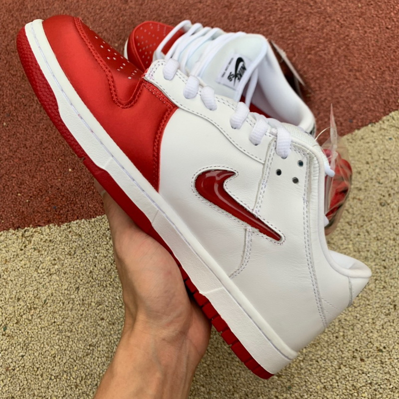 Authentic Supreme x Nike SB Dunk