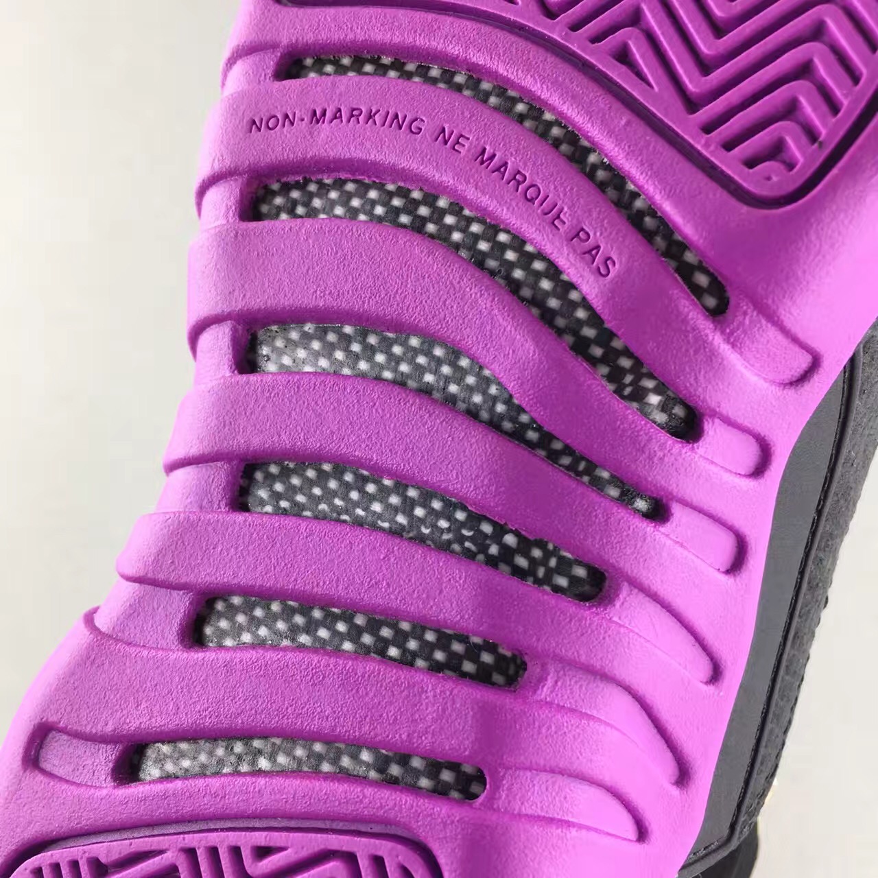 Authentic Air Jordan 12 GS Hyper Violet