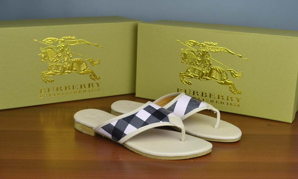 Burberry women slippers AAA-004(35-42)