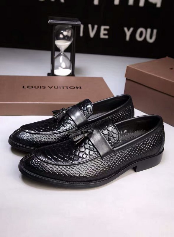 LV Men shoes 1:1 quality-113