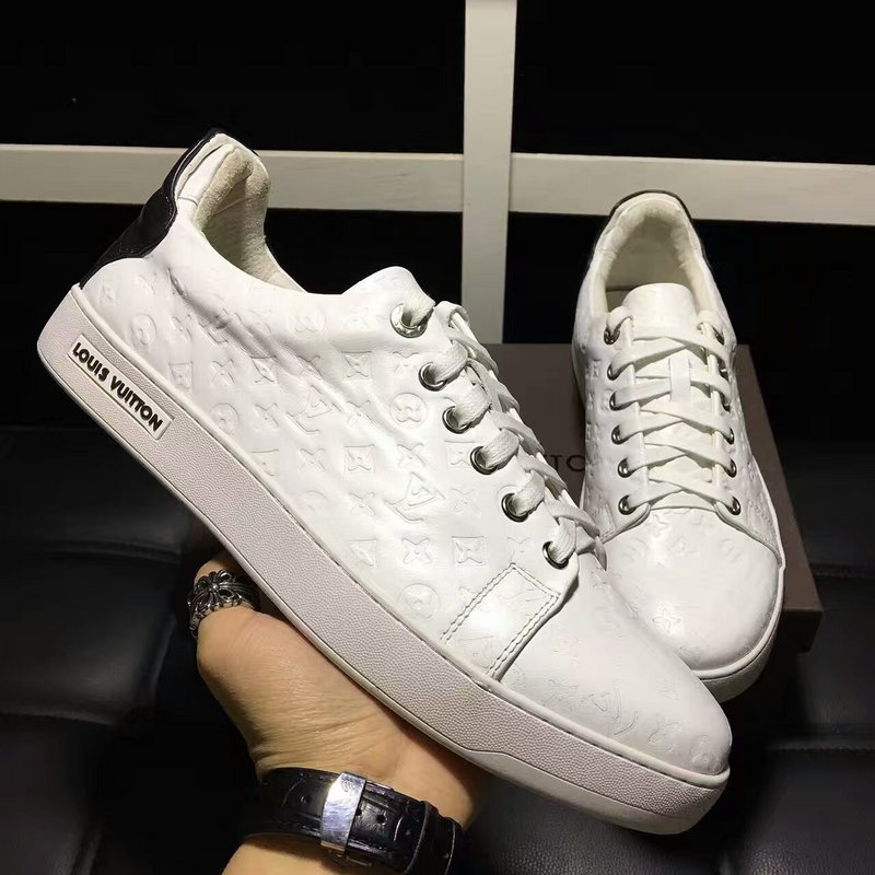 LV Men shoes 1:1 quality-121