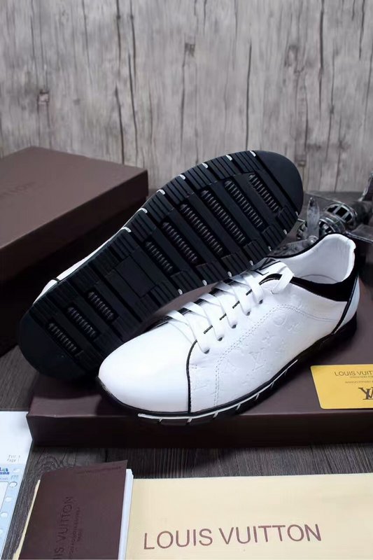 LV Men shoes 1:1 quality-130