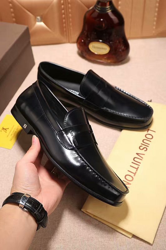 LV Men shoes 1:1 quality-132