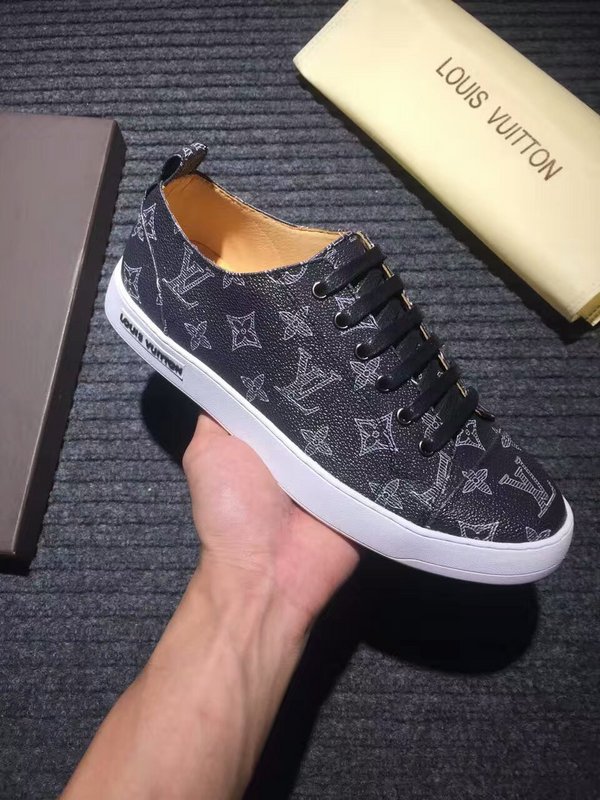 LV Men shoes 1:1 quality-237