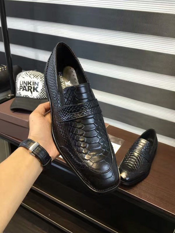 LV Men shoes 1:1 quality-559