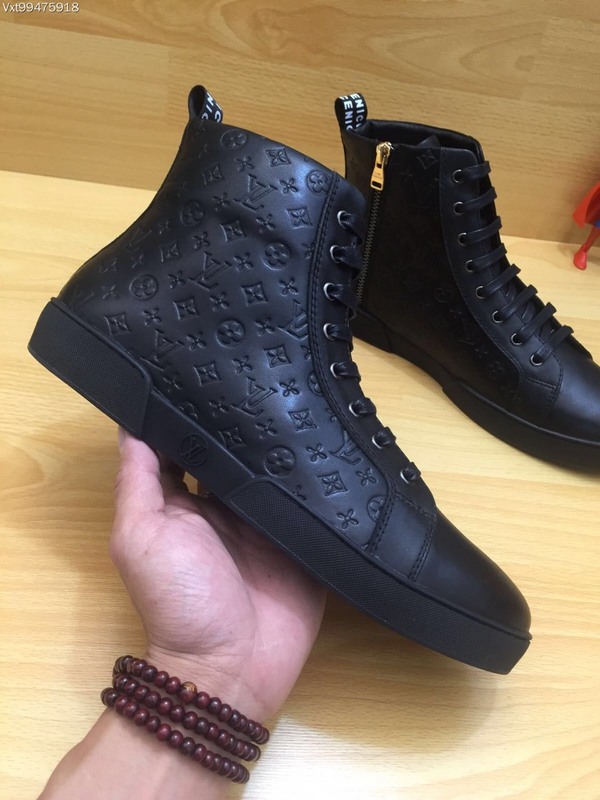 LV Men shoes 1:1 quality-562