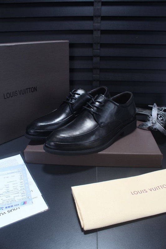 LV Men shoes 1:1 quality-590