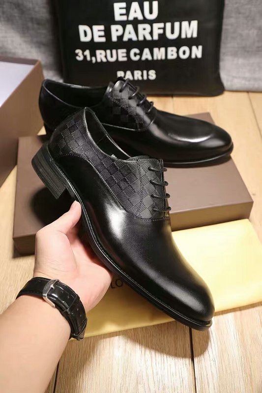 LV Men shoes 1:1 quality-599