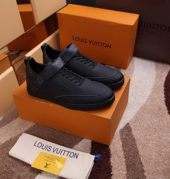 LV Men shoes 1:1 quality-930