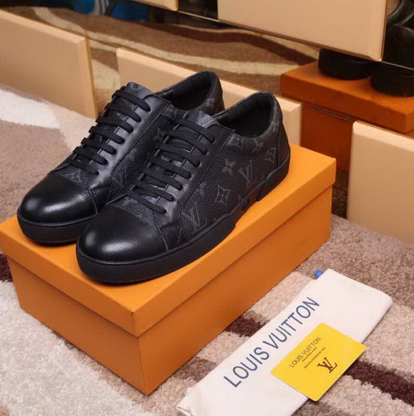 LV Men shoes 1:1 quality-940