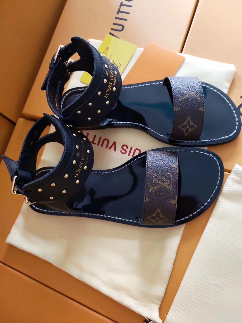 LV Sandals 1:1 Quality-016