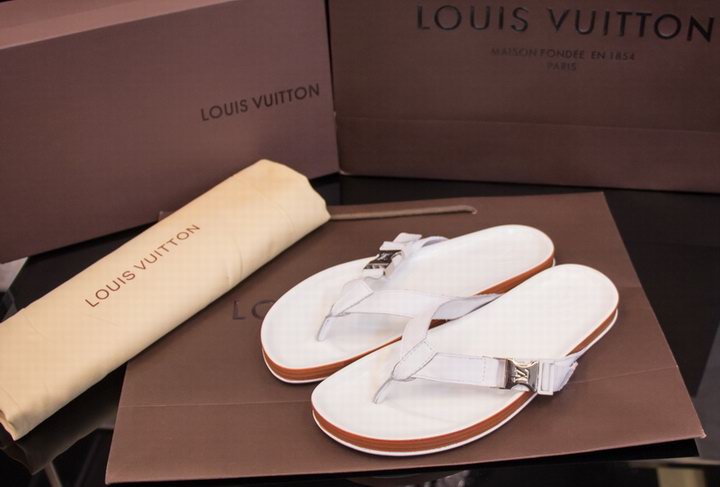 LV men slippers AAA-012