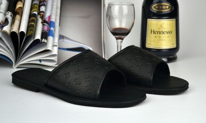 LV men slippers AAA-067