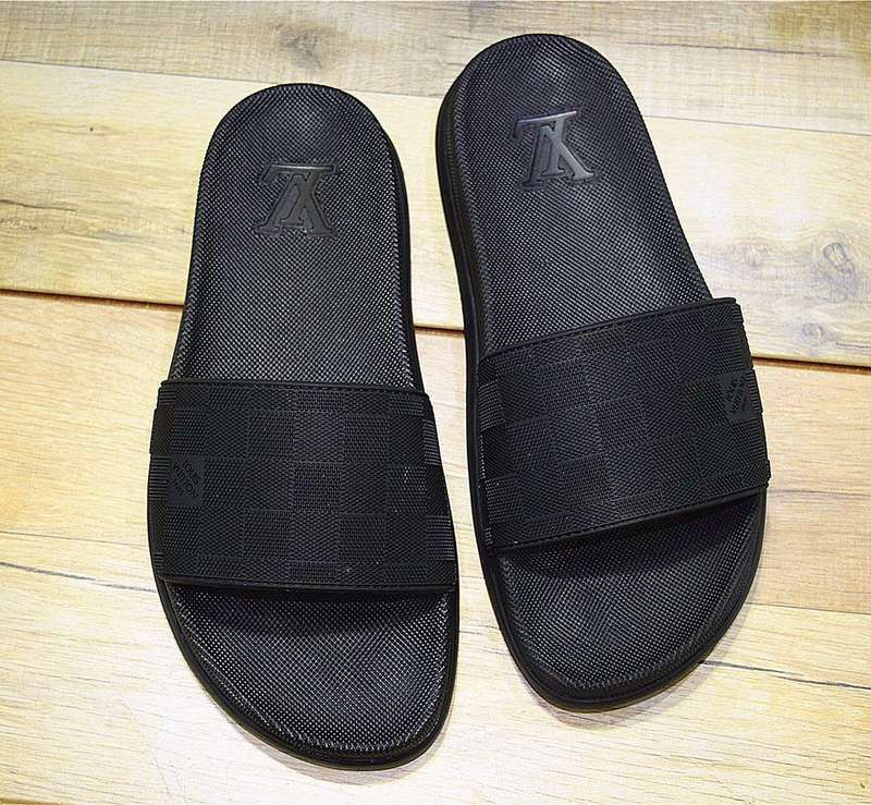 LV men slippers AAA-100