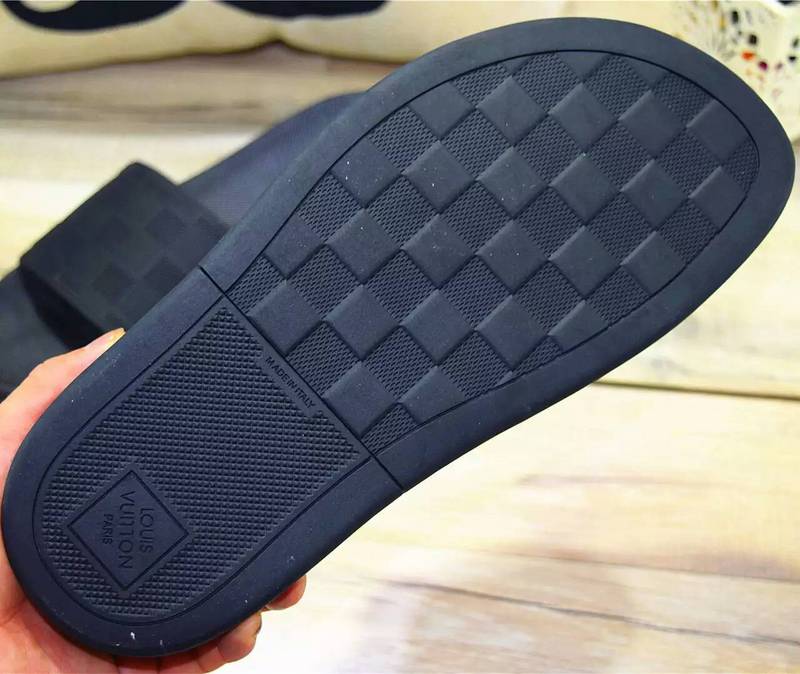 LV men slippers AAA-100