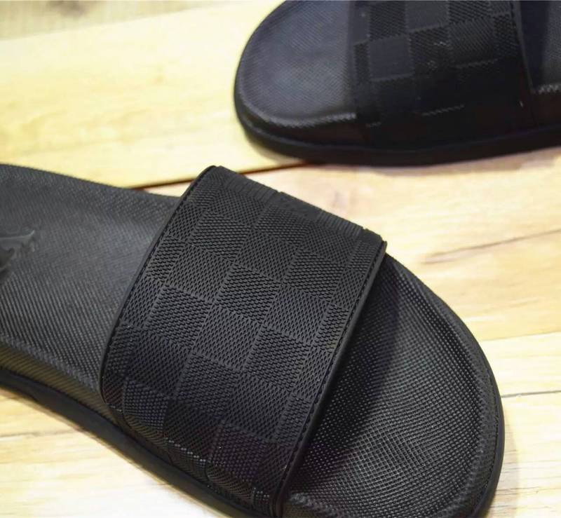 LV men slippers AAA-100