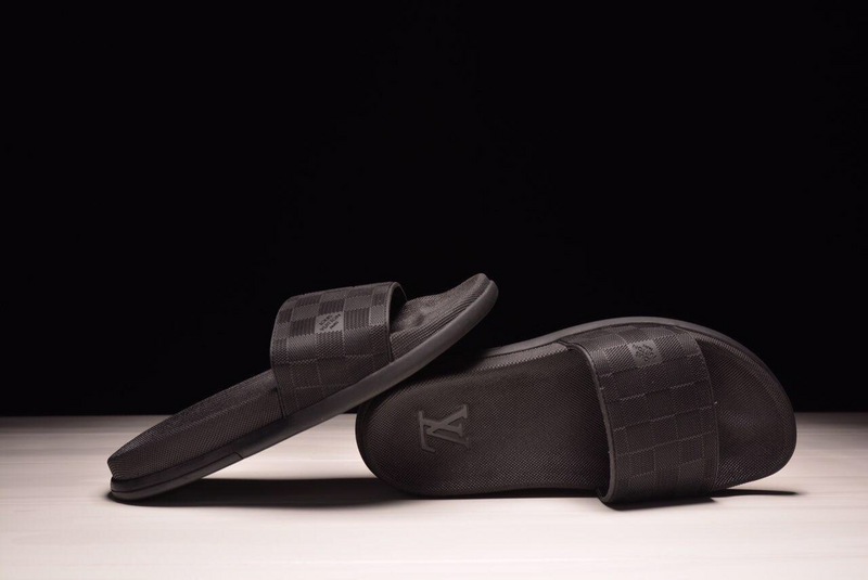 LV men slippers AAA-110