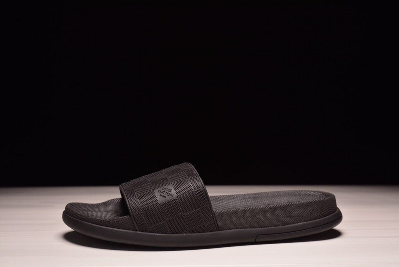 LV men slippers AAA-110