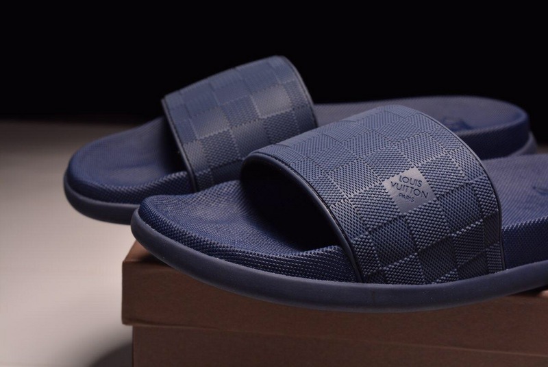 LV men slippers AAA-111