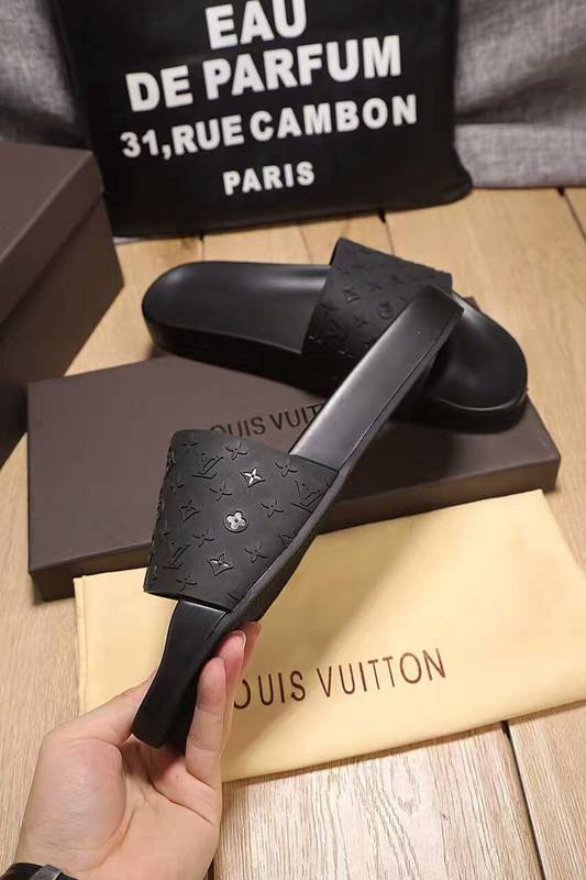 LV men slippers AAA-121(38-45)