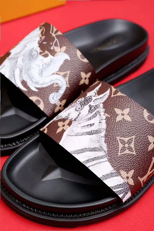 LV men slippers AAA-124(38-45)