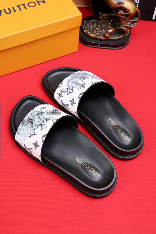 LV men slippers AAA-125(38-45)