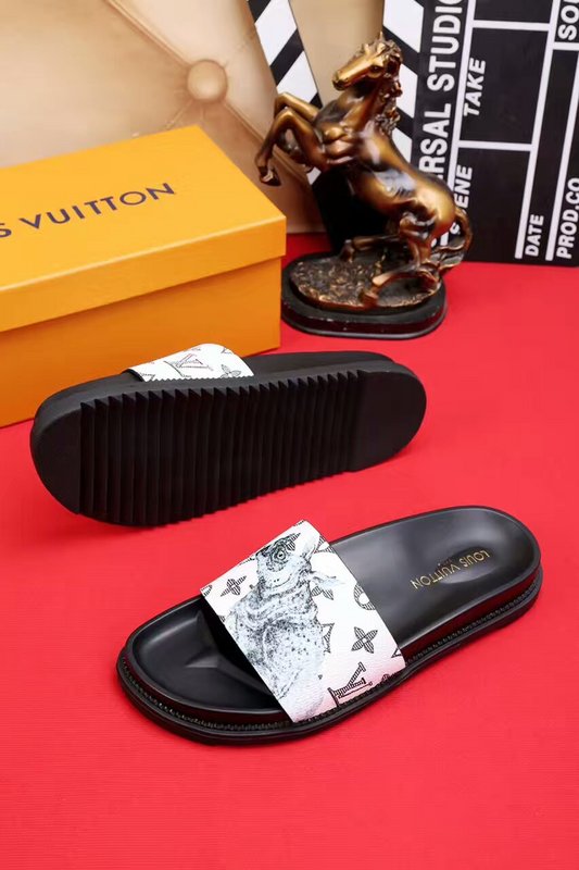 LV men slippers AAA-125(38-45)