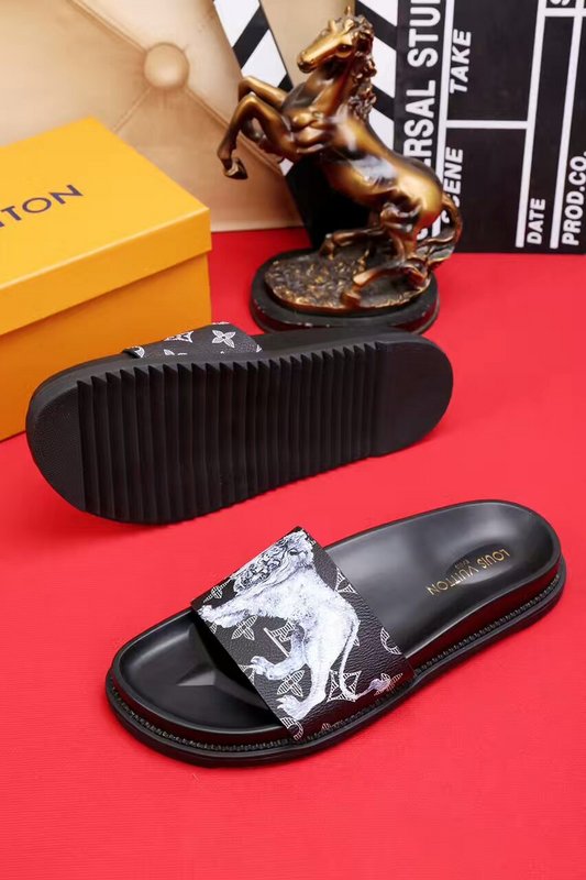 LV men slippers AAA-126(38-45)