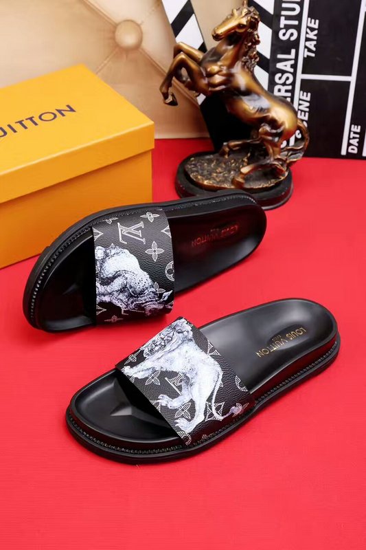 LV men slippers AAA-126(38-45)