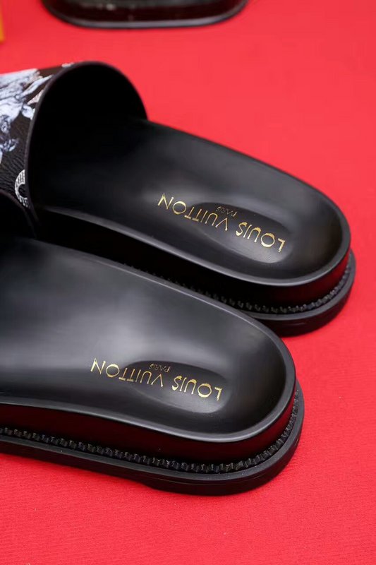 LV men slippers AAA-126(38-45)