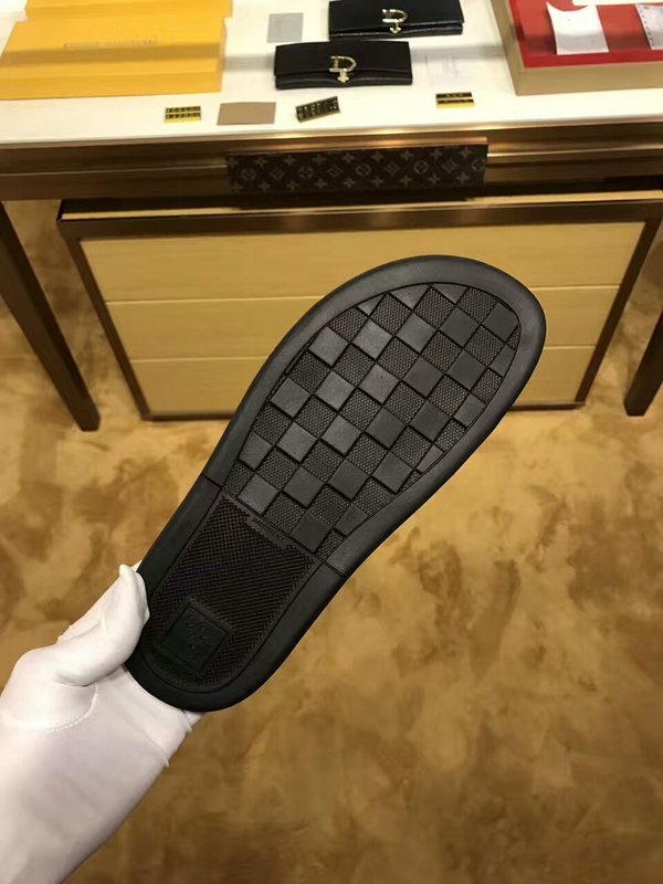 LV men slippers AAA-127(38-45)