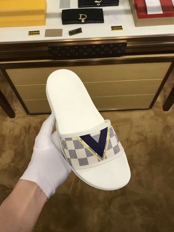 LV men slippers AAA-128(38-45)