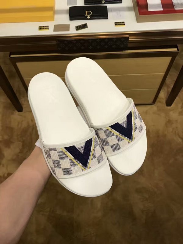 LV men slippers AAA-128(38-45)