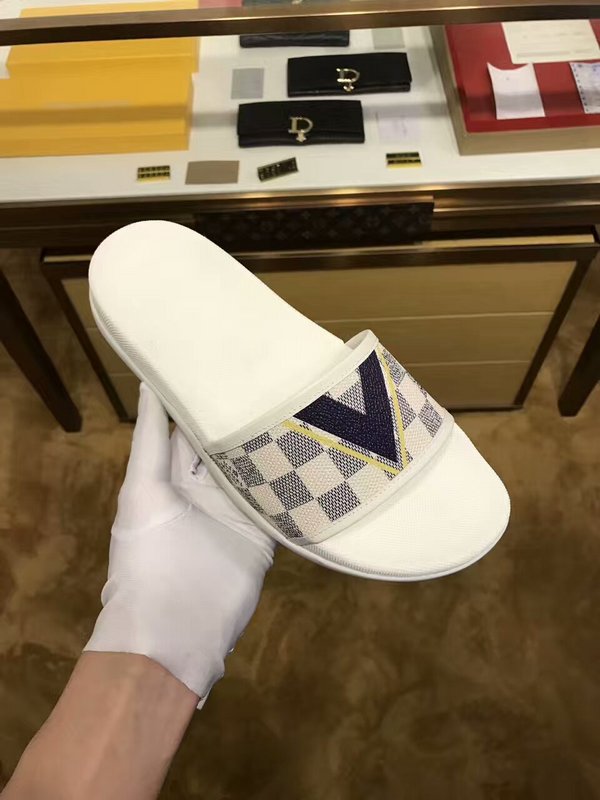 LV men slippers AAA-128(38-45)