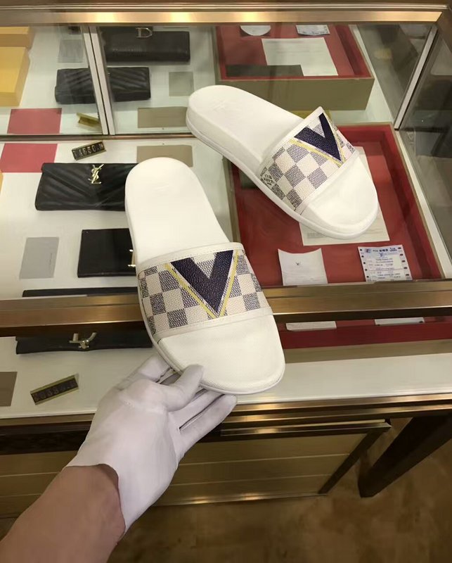 LV men slippers AAA-128(38-45)