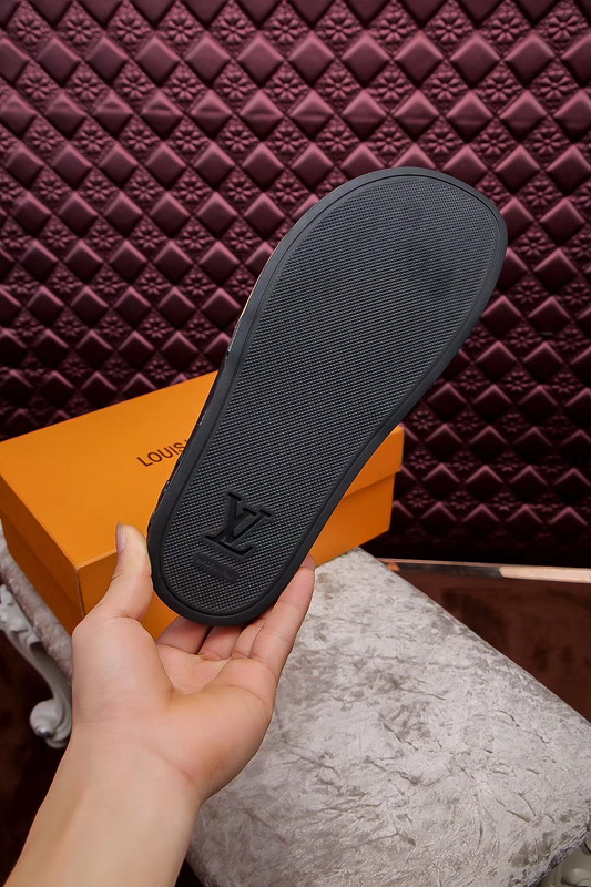 LV men slippers AAA-242(38-44)