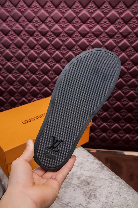 LV men slippers AAA-244(38-44)