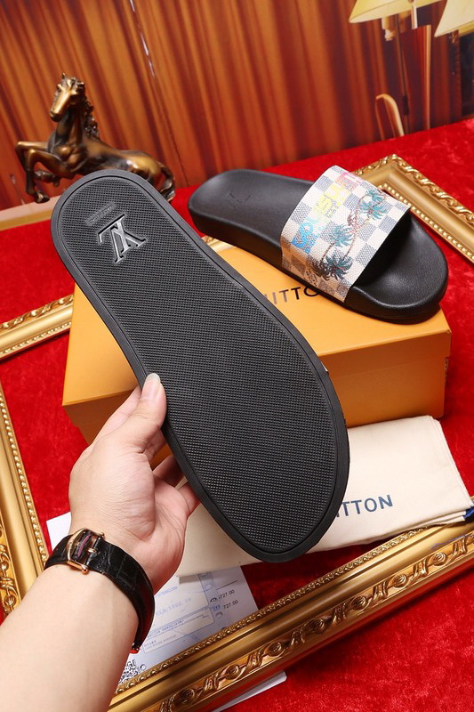 LV men slippers AAA-279(38-45)