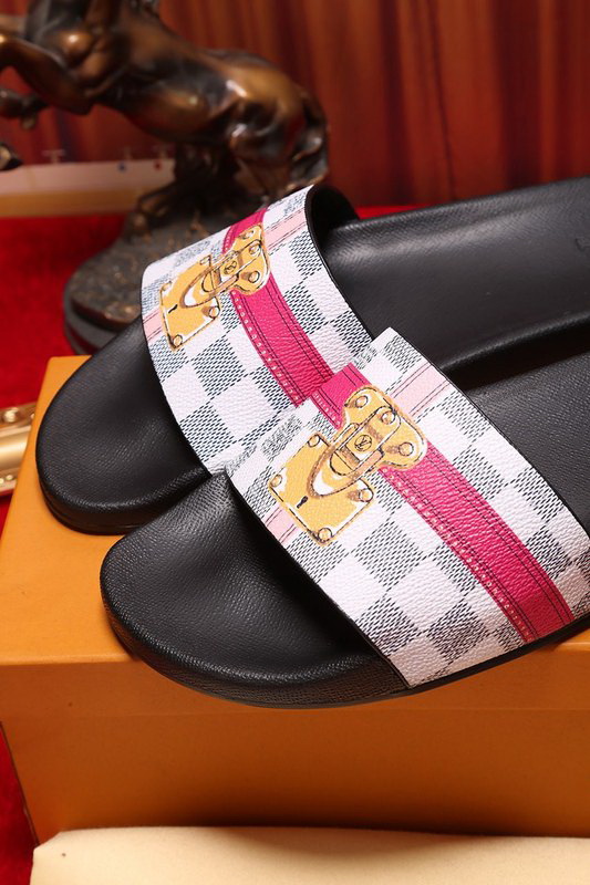 LV men slippers AAA-280(38-45)