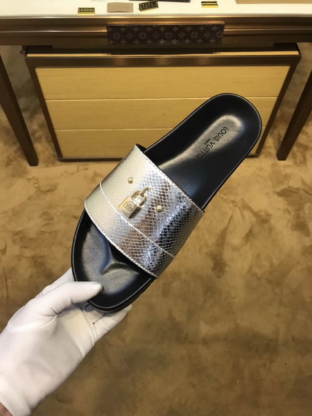 LV men slippers AAA(38-45)-146