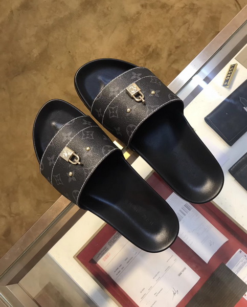 LV men slippers AAA(38-45)-148