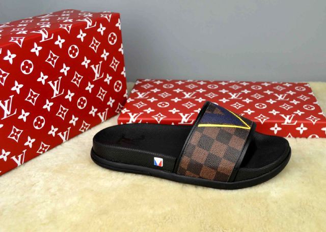 LV men slippers AAA(38-45)-209