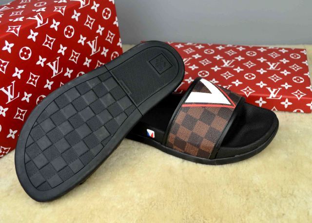 LV men slippers AAA(38-45)-210