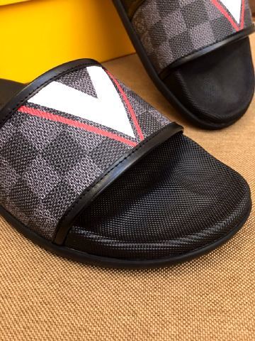 LV men slippers AAA(38-45)-212