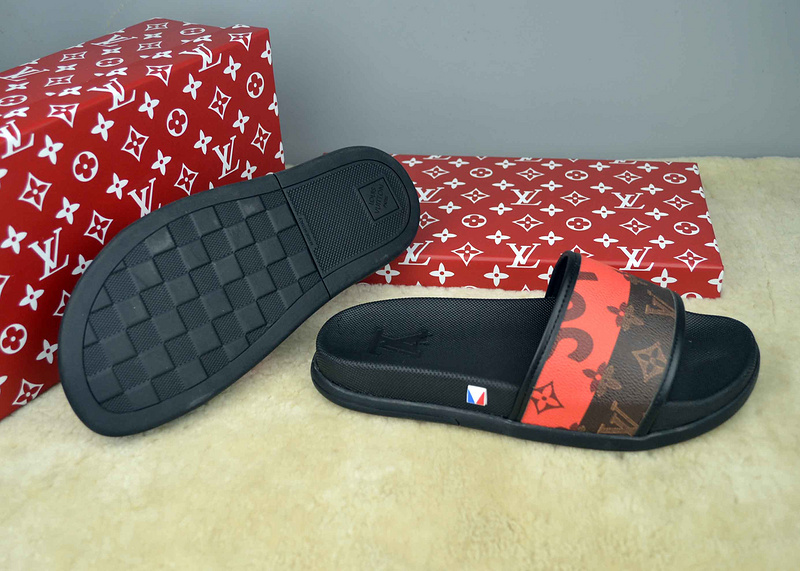 LV men slippers AAA(38-45)-215