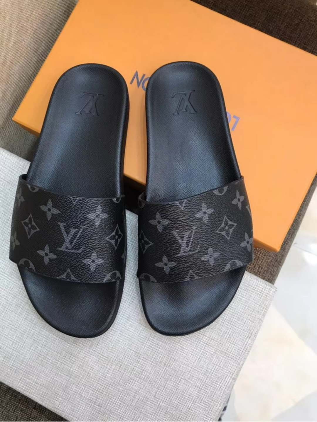 LV men slippers AAA(38-45)-217