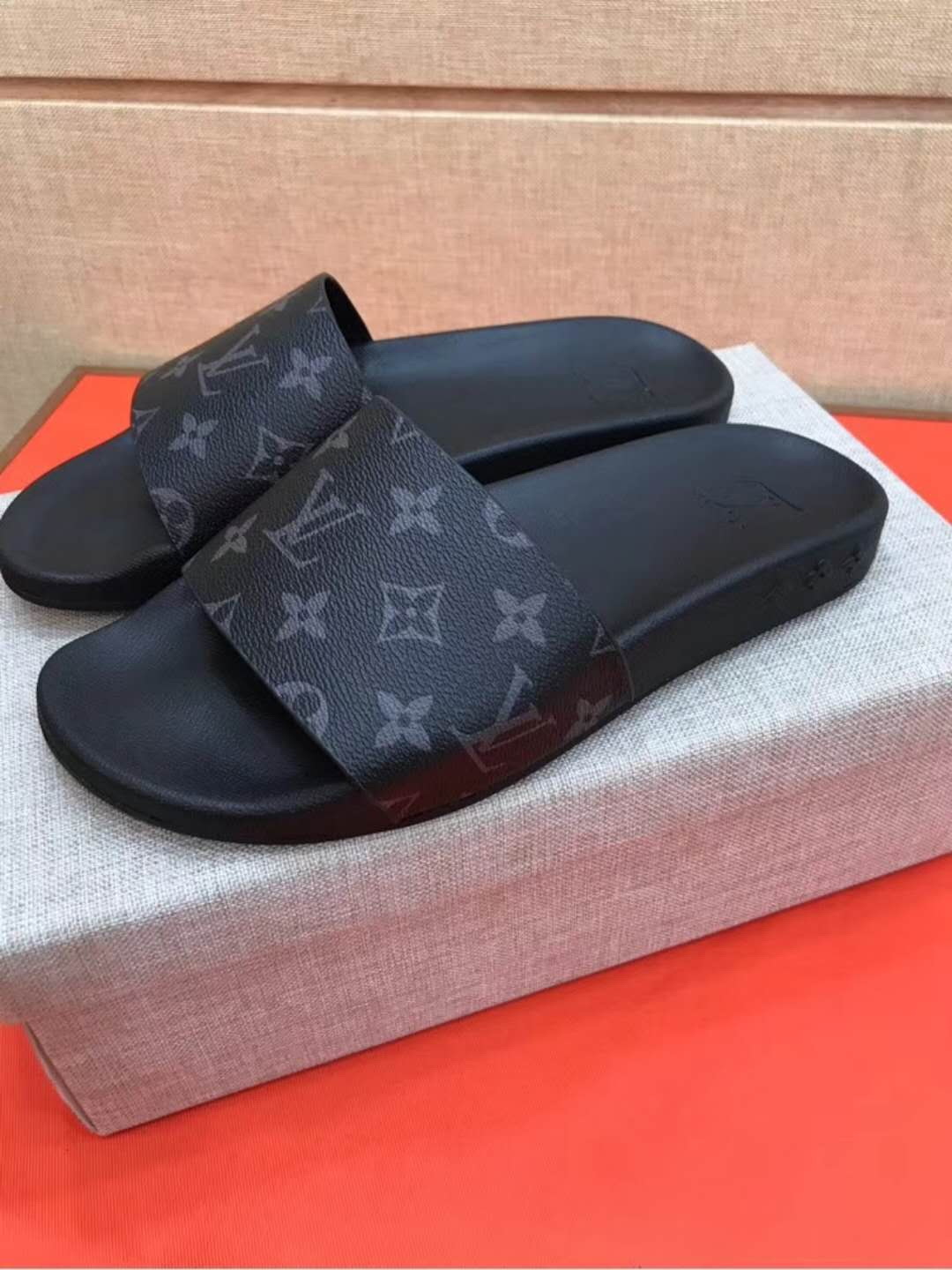 LV men slippers AAA(38-45)-217