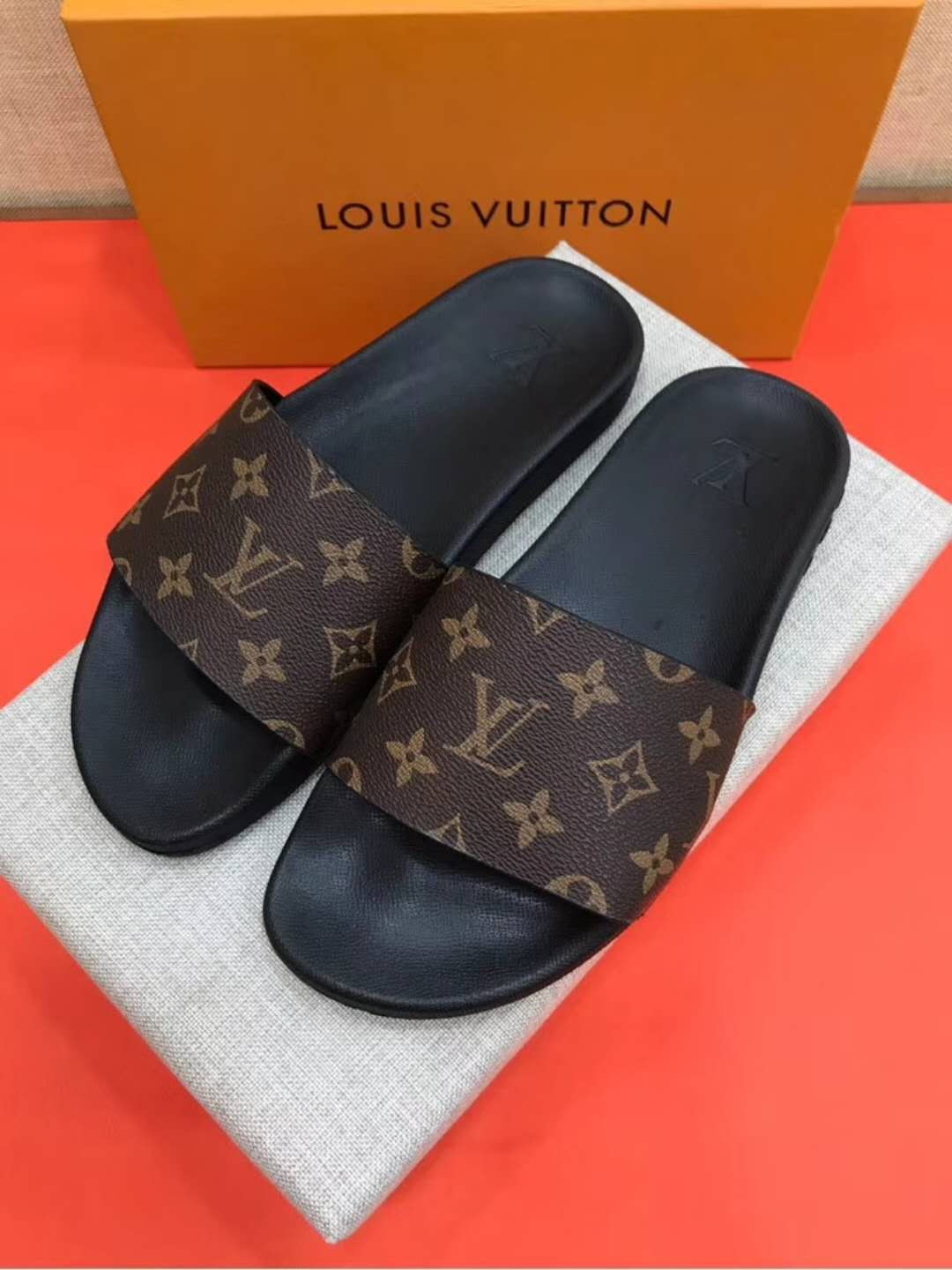 LV men slippers AAA(38-45)-218