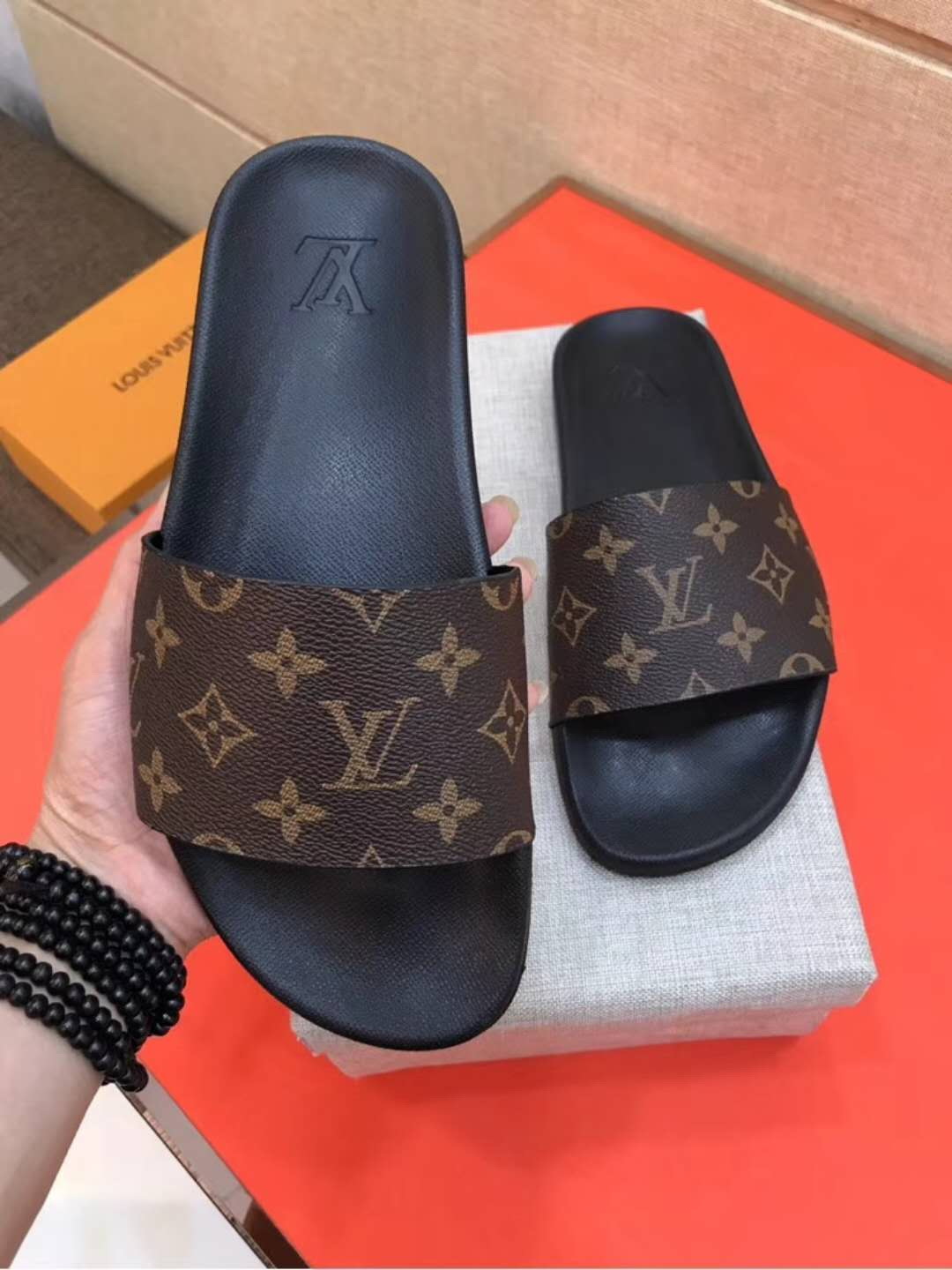 LV men slippers AAA(38-45)-218